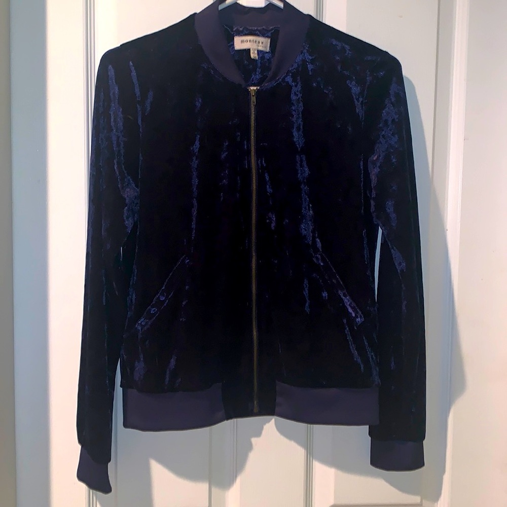 Monteau Medium shiny dark blue crushed velvet zipper sweater in a bomber jacket